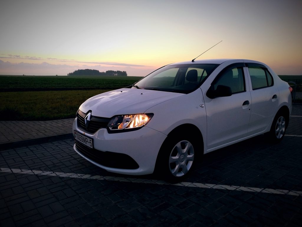 Renault Logan 1.6 — прокат в Солигорске